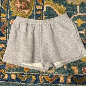 JOHN GALT - Rosa sweatshorts, heather grey. ONE SIZE FITS ALL. Brandy Sizing